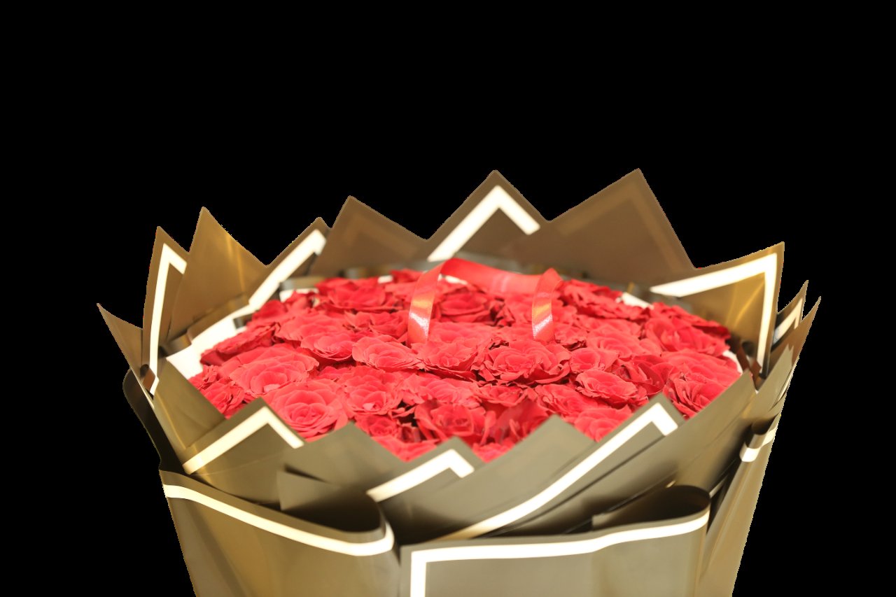 بوكيه ورد جوري أحمر ٥٠ وردة مع غلاف ورقي اسود